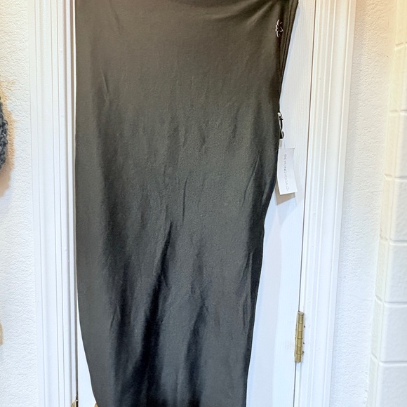 Beyond Yoga Black Pocket InfinityScarf - Picture 7 of 8